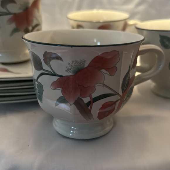 Vintage Mikasa “Silk Flowers” Footed Teacup and Saucer Set , Set of 4 - Picture 4 of 10